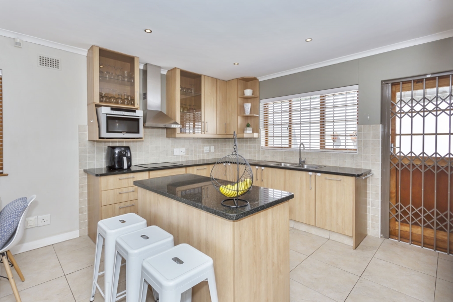 To Let 3 Bedroom Property for Rent in Edgemead Western Cape